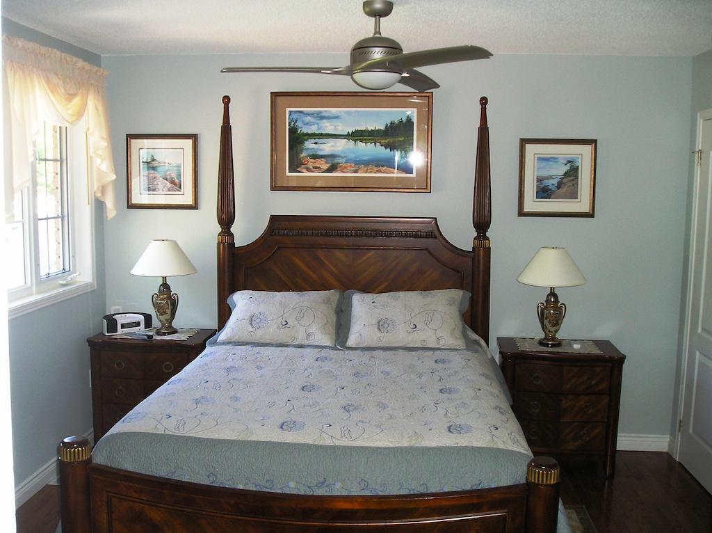 Tucked Inn The Harbour B&B Victoria Harbour Стая снимка