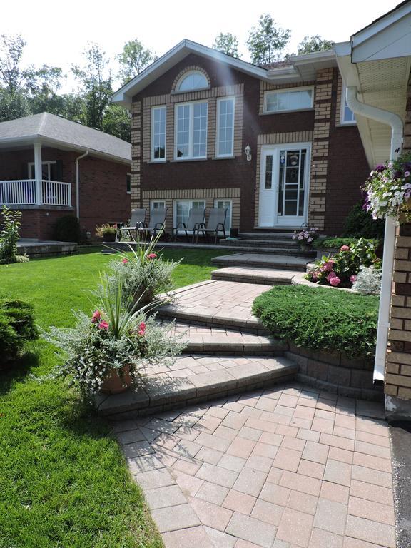 Tucked Inn The Harbour B&B Victoria Harbour Екстериор снимка