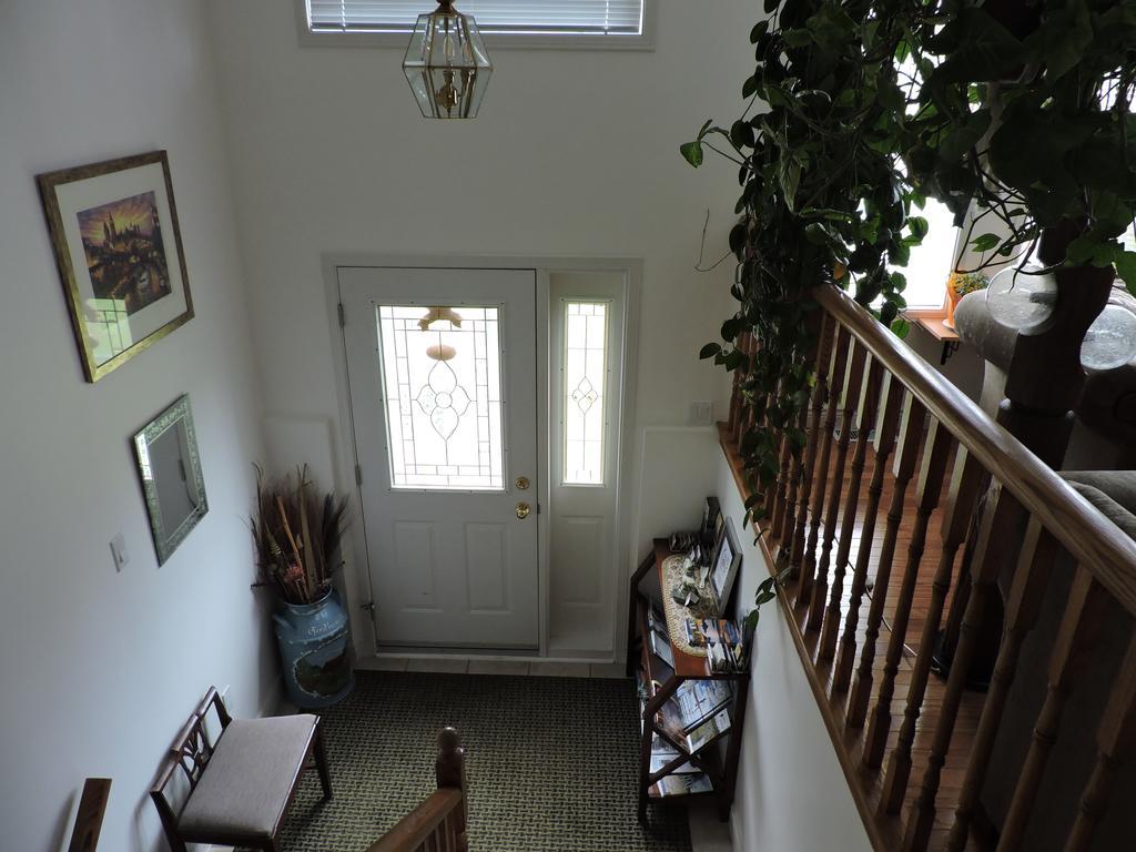 Tucked Inn The Harbour B&B Victoria Harbour Екстериор снимка