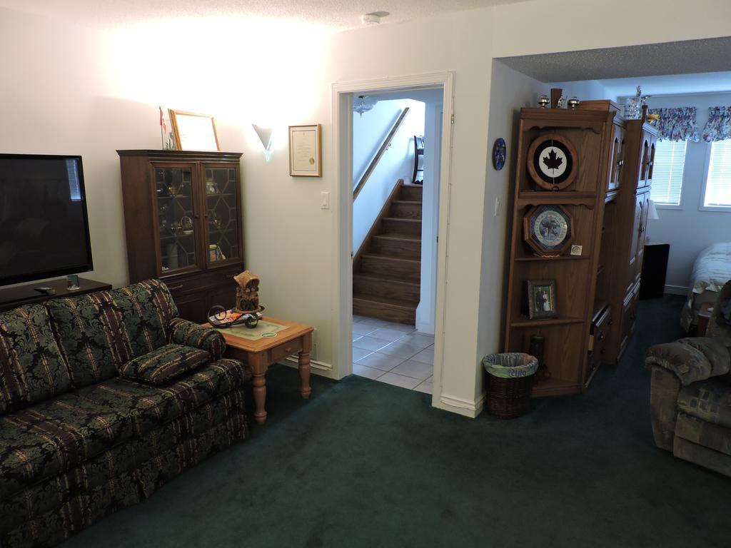 Tucked Inn The Harbour B&B Victoria Harbour Екстериор снимка