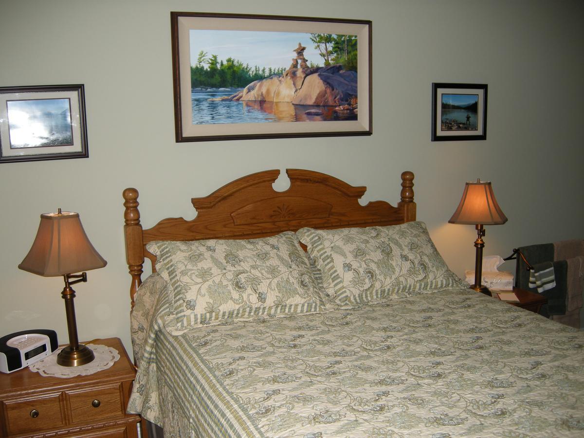 Tucked Inn The Harbour B&B Victoria Harbour Екстериор снимка