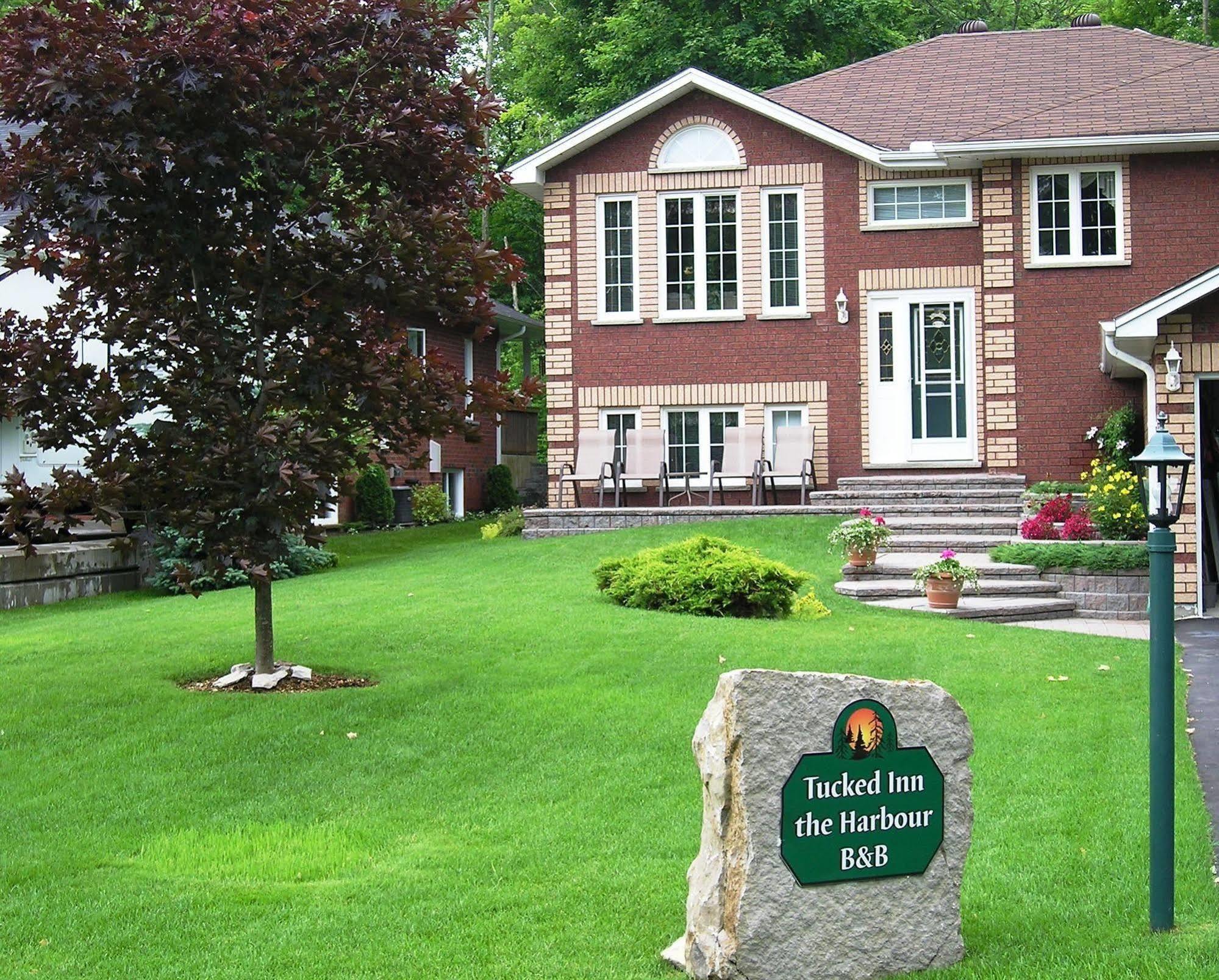 Tucked Inn The Harbour B&B Victoria Harbour Екстериор снимка