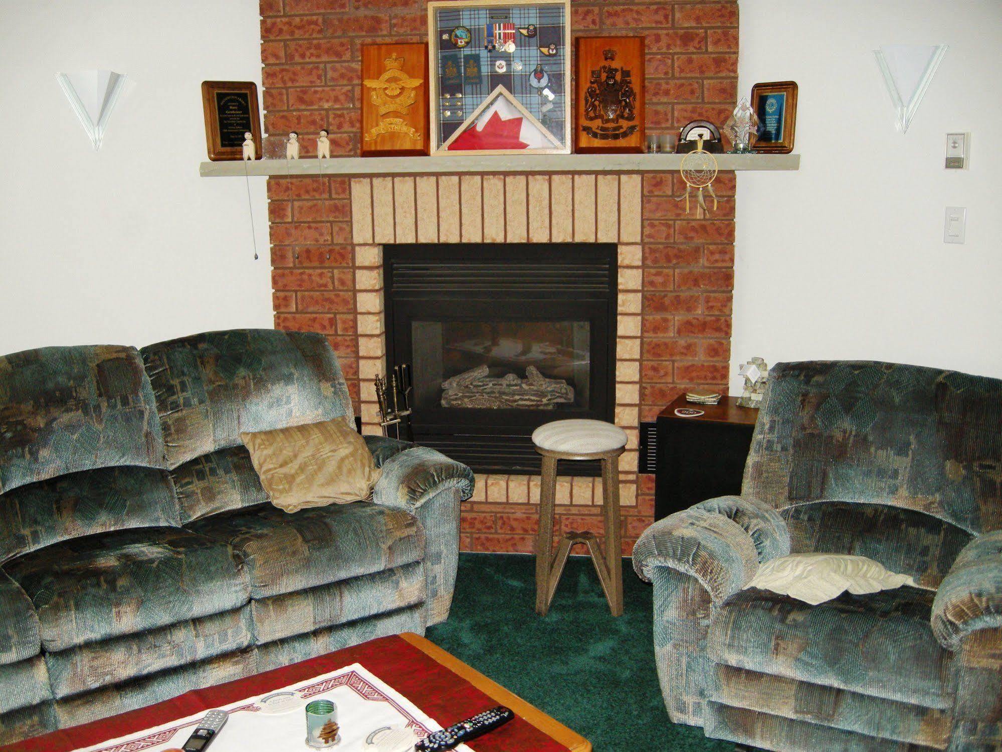 Tucked Inn The Harbour B&B Victoria Harbour Екстериор снимка